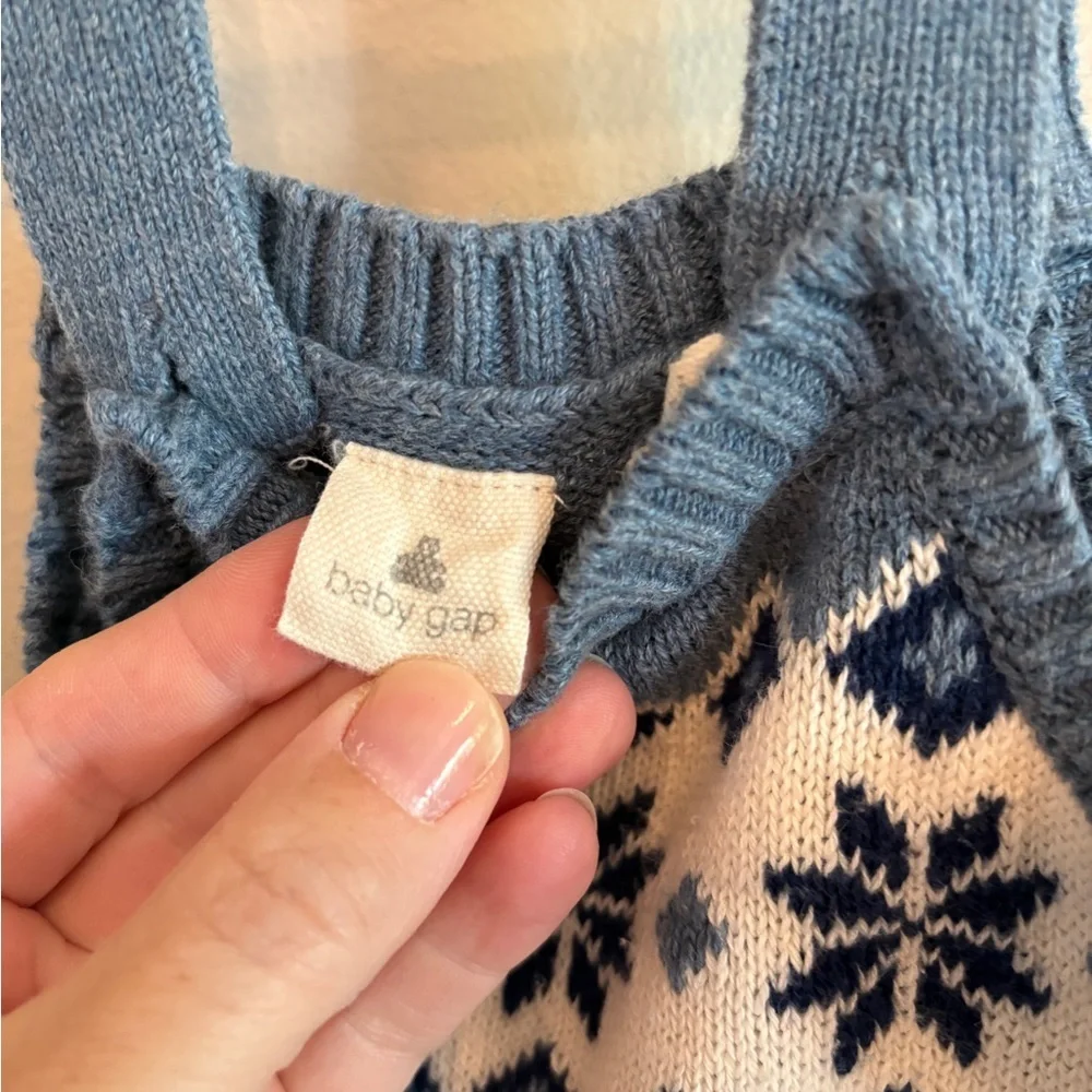 Baby GAP Blue Knit Kids Overalls with Snowflake Pattern 6-12 months
